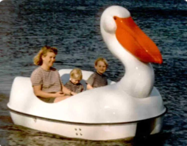 Adventure Glass Pelican-Style 4-Seat Classic Pedal Boat