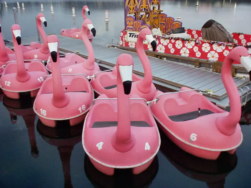Adventure Glass Pink Flamingo 4-Seat Classic Pedal Boat
