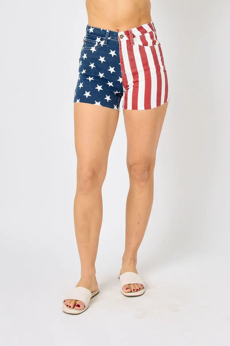 Americana Flag Fray-Hem Shorts – High-Rise – Judy Blue (Regular & Plus)