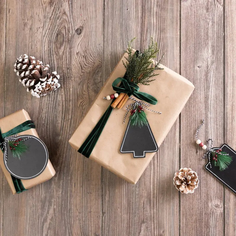Chalkboard-Style Gift Tags – Elegant Holiday Wrapping Accessories