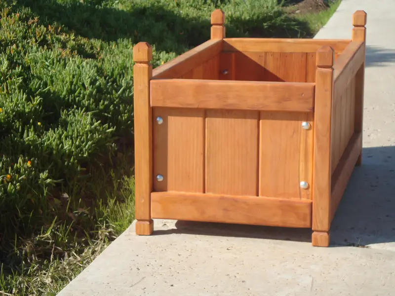 Heavy-Duty Garden Planter – Premium Redwood