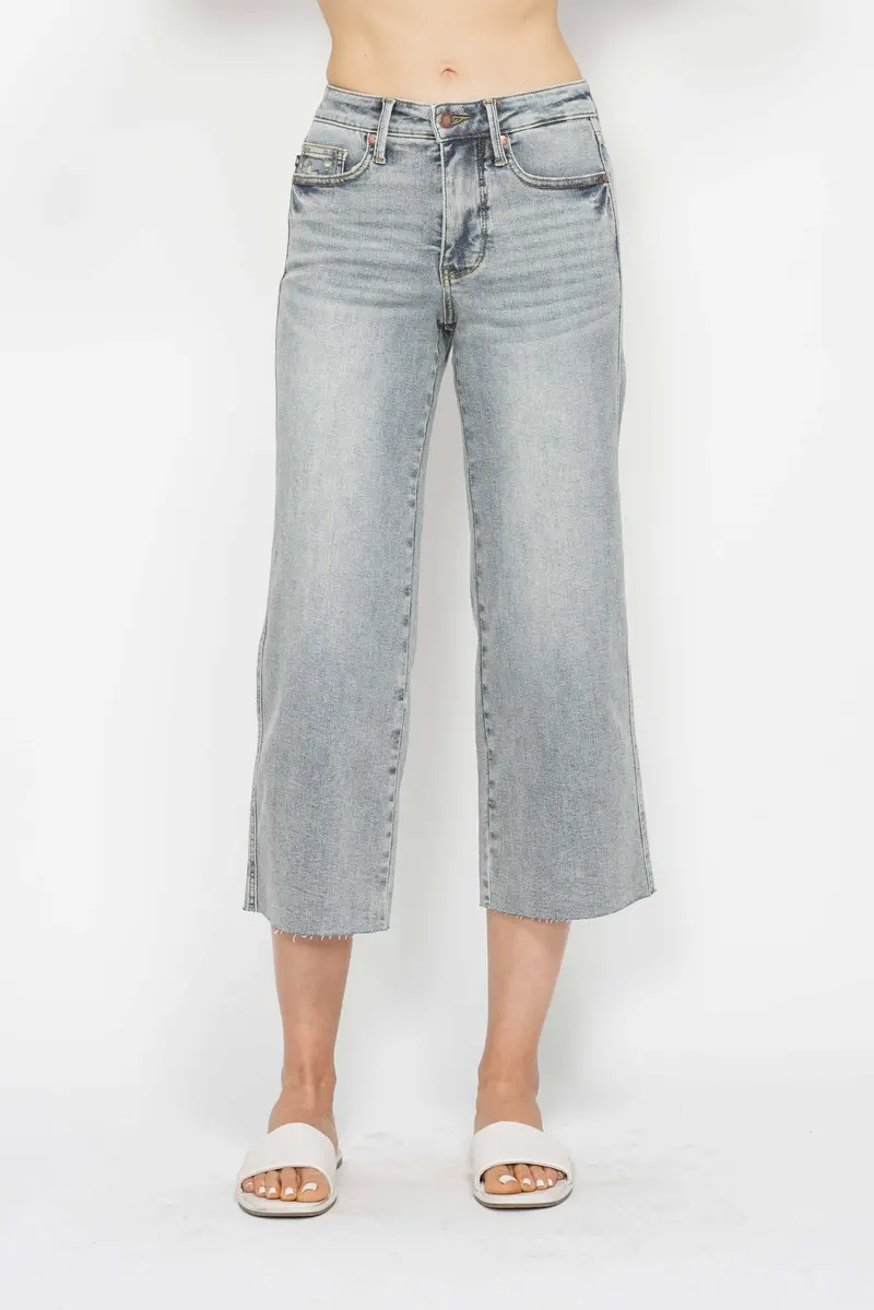 Judy Blue Light Wash Wide-Leg Crop Jeans – Mid-Rise Tummy Control & Raw Hem