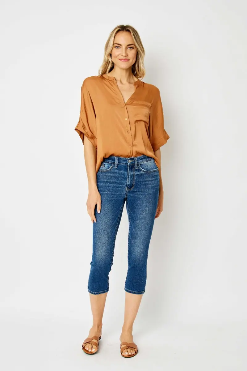 Judy Blue Mid-Rise Slit Detail Capri Pants – Plus Size