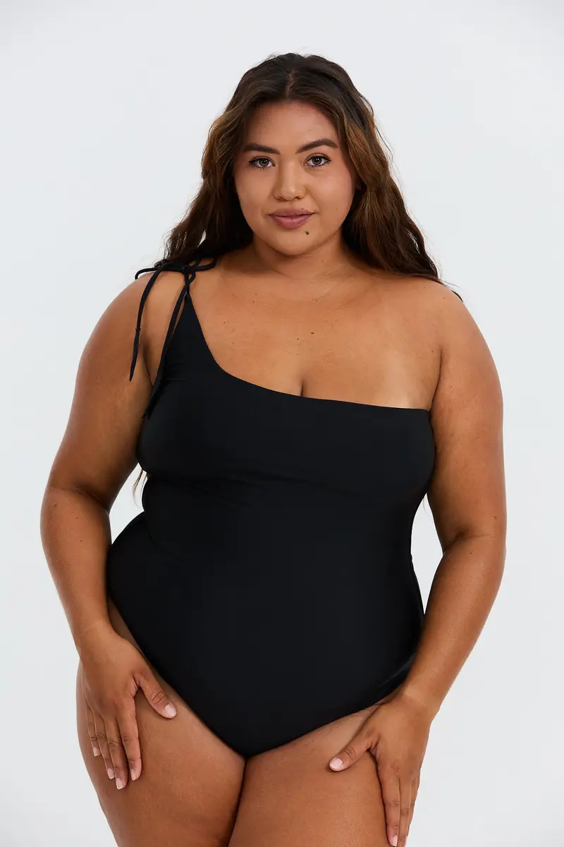 Makaio Curve-Fit One-Piece in Black