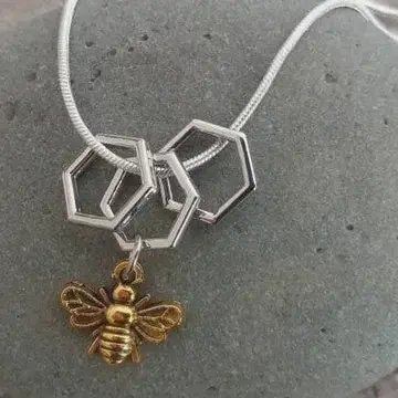 Piccadilly Bee & Honeycomb Pendant Necklace – Nature-Inspired Accessory