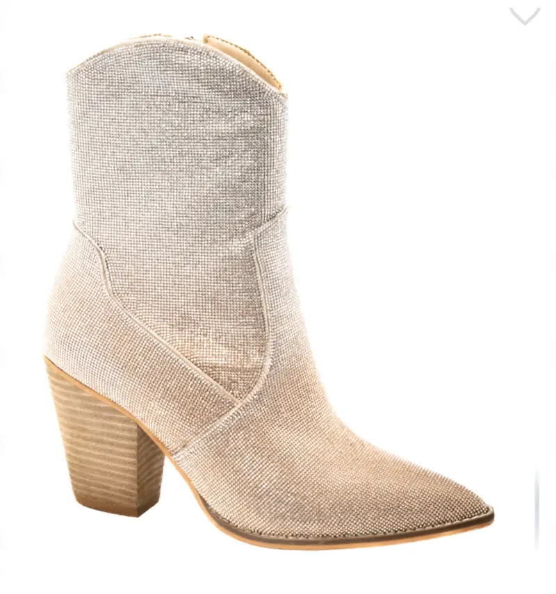 Selfie-Inspired Cowboy Boots