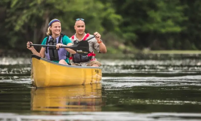 Wenonah Aurora 16-Foot Flex-Core Touring Canoe – 55 lbs